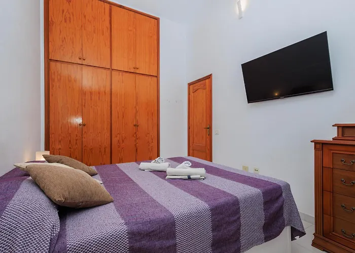 In Cristianos- Ichazagua Views * 洛斯克里斯蒂亚诺斯